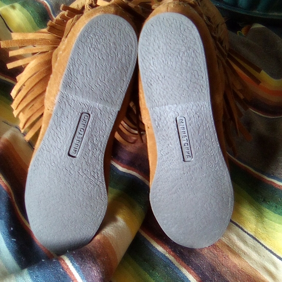 Minnetonka Brown Fringed Boot Moccasin NWOT - Picture 3 of 7